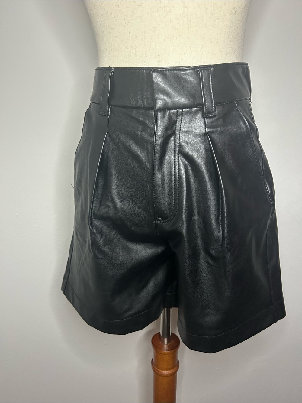 ABERCROMBIE & FITCH Black Faux Leather Pleated High-Waisted Shorts